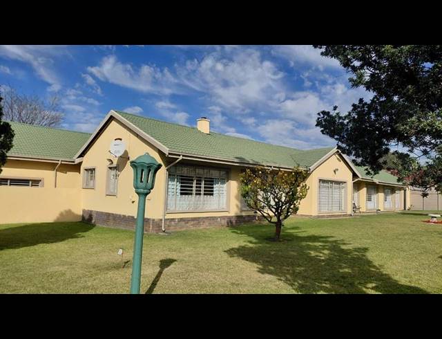 6 BEDROOM HOUSE FOR SALE IN BRACKENHURST